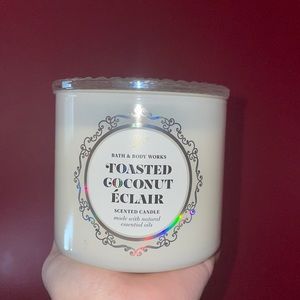 Bath and Body Works Toasted Coconut Eclair 3 Wick Candle